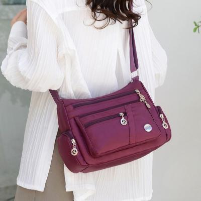 실용적인 지퍼 숄더 크로스백